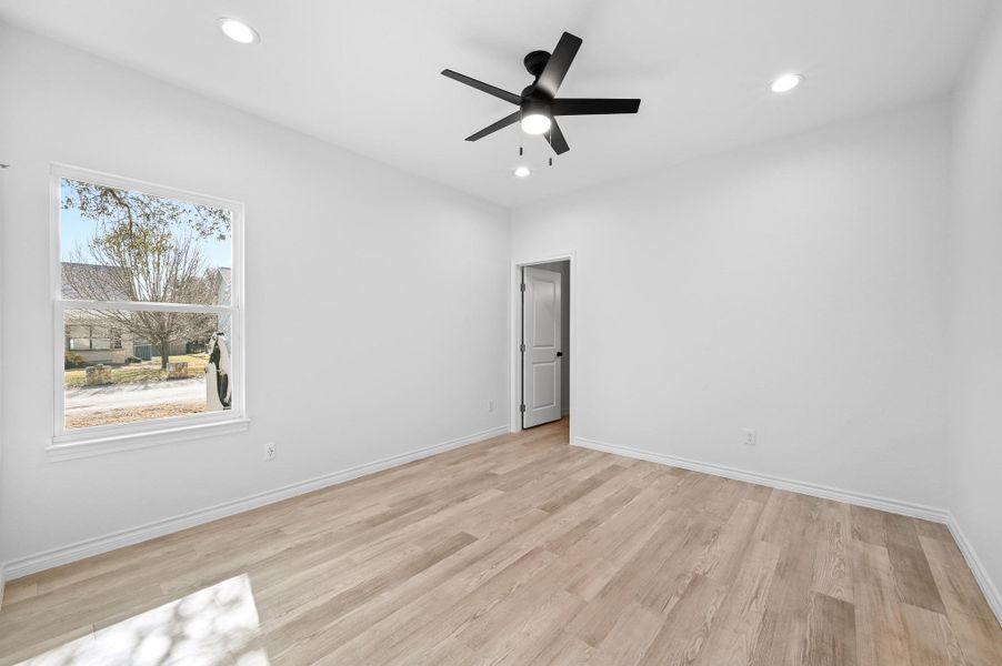 Spacious, unfurnished interior of a new home in , Wimberley (Image 23).