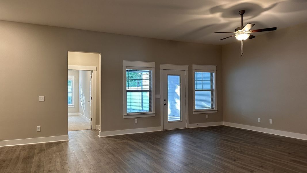 Spacious, unfurnished interior of a new home in Veterans Cove, Murfreesboro (Image 17).