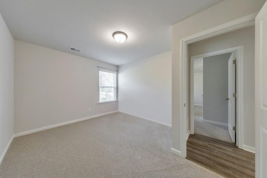 Spacious, unfurnished interior of a new home in Old Lost Mountain Estates, Powder Springs (Image 24).