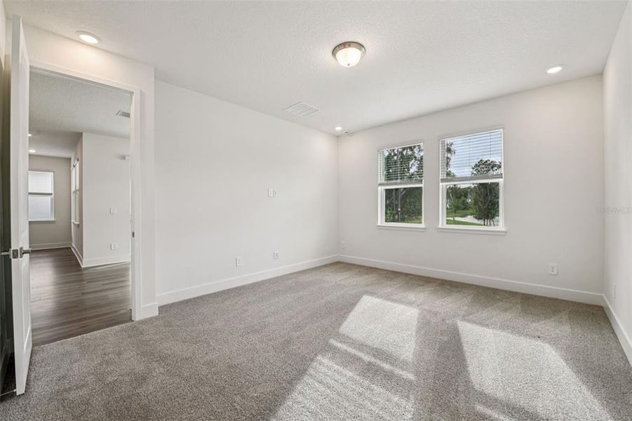 Spacious, unfurnished interior of a new home in Legends Preserve - Signature Series, Daytona Beach (Image 25).