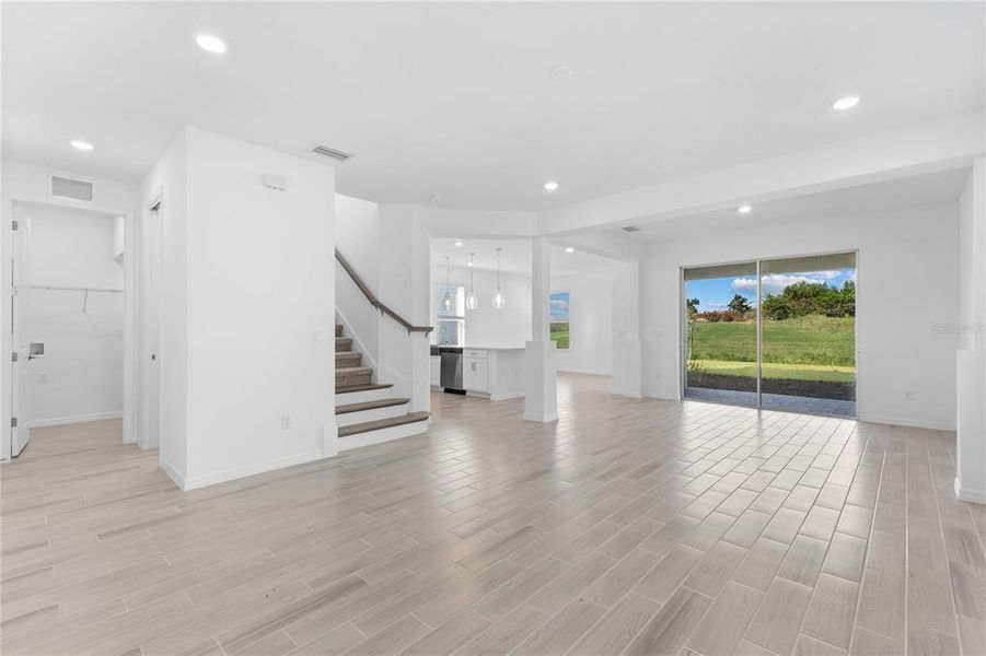 Spacious, unfurnished interior of a new home in , Sarasota (Image 14).