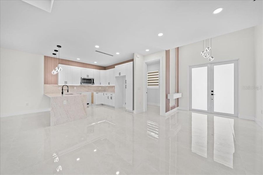 Spacious, unfurnished interior of a new home in , Lehigh Acres (Image 18).