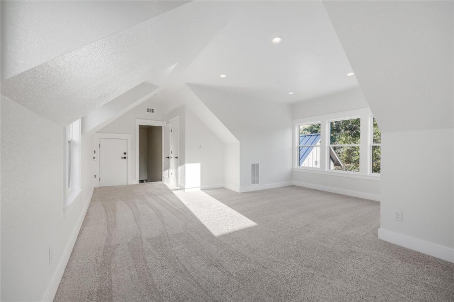 Spacious, unfurnished interior of a new home in , Buchanan Dam (Image 29).