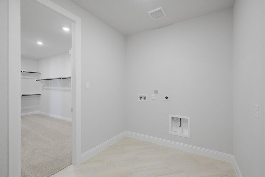 Spacious, unfurnished interior of a new home in Sienna 65', Missouri City (Image 22).