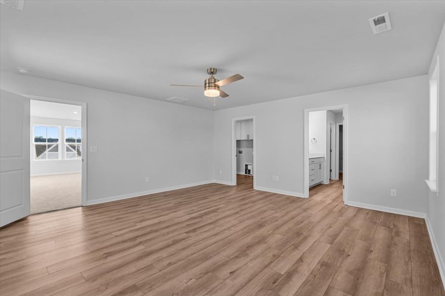 Spacious, unfurnished interior of a new home in Rogers Spring, Graham (Image 32).