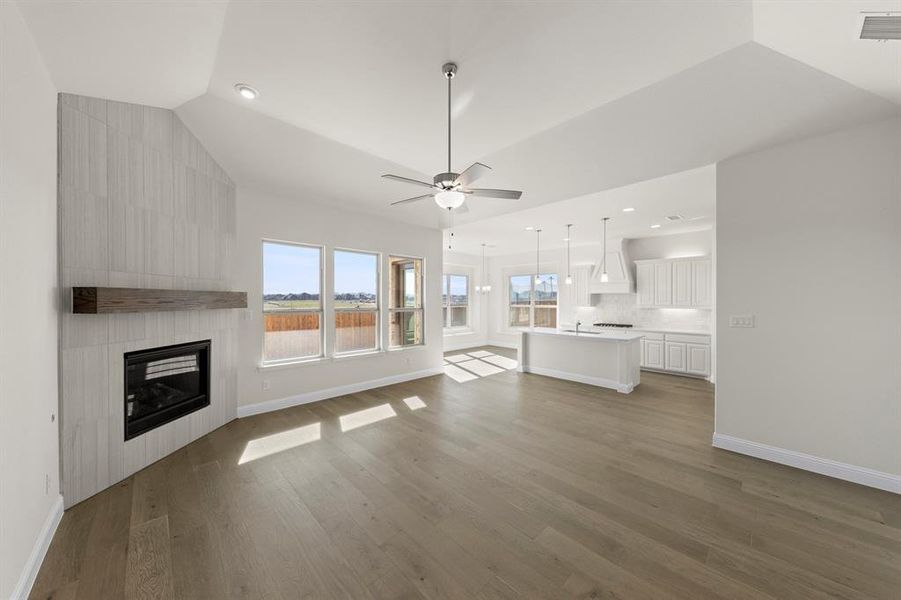 09. 1328 David - Family