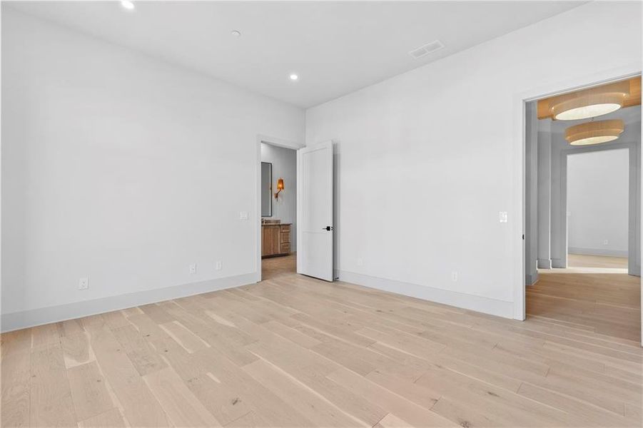 Spacious, unfurnished interior of a new home in , Fayetteville (Image 51).