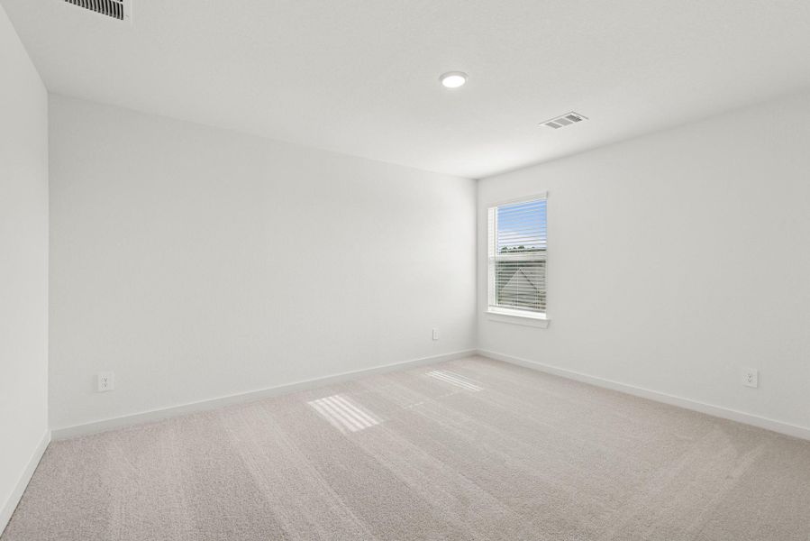 Spacious, unfurnished interior of a new home in Lone Star Landing, Montgomery (Image 32).