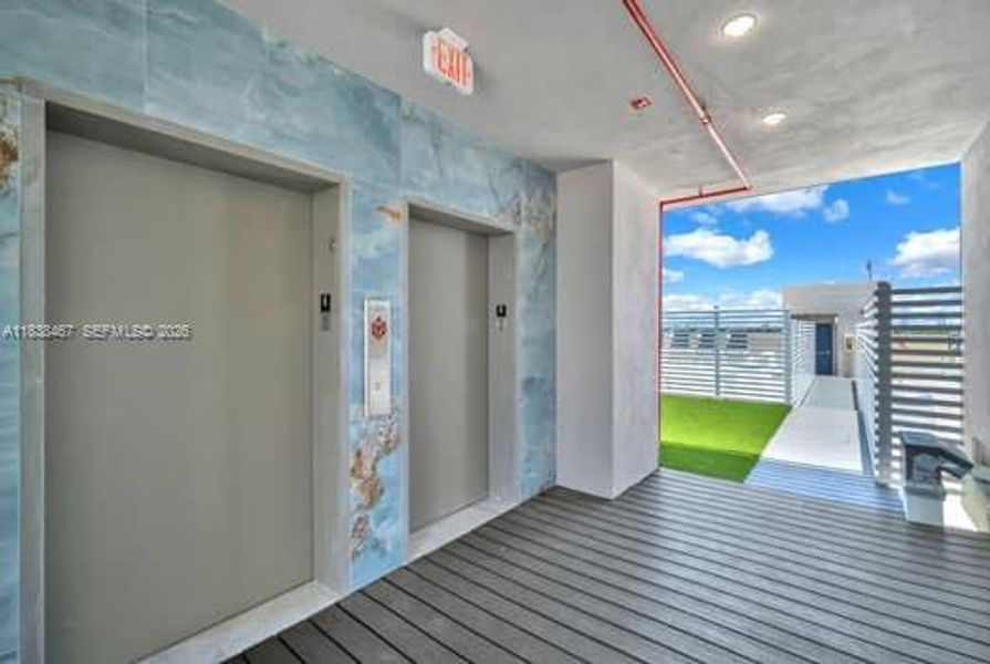 Spacious, unfurnished interior of a new home in , Hollywood (Image 12).