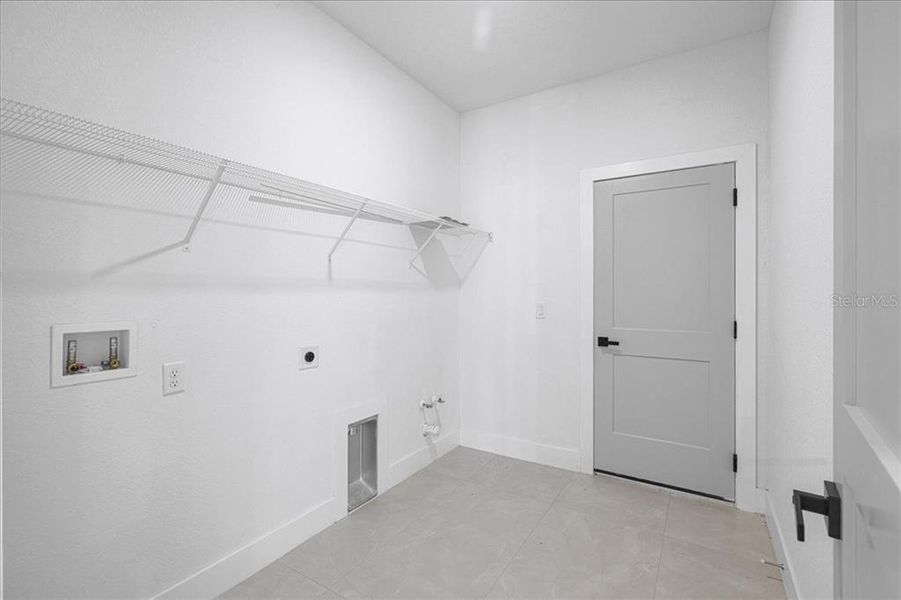 Spacious, unfurnished interior of a new home in , Port Charlotte (Image 18).