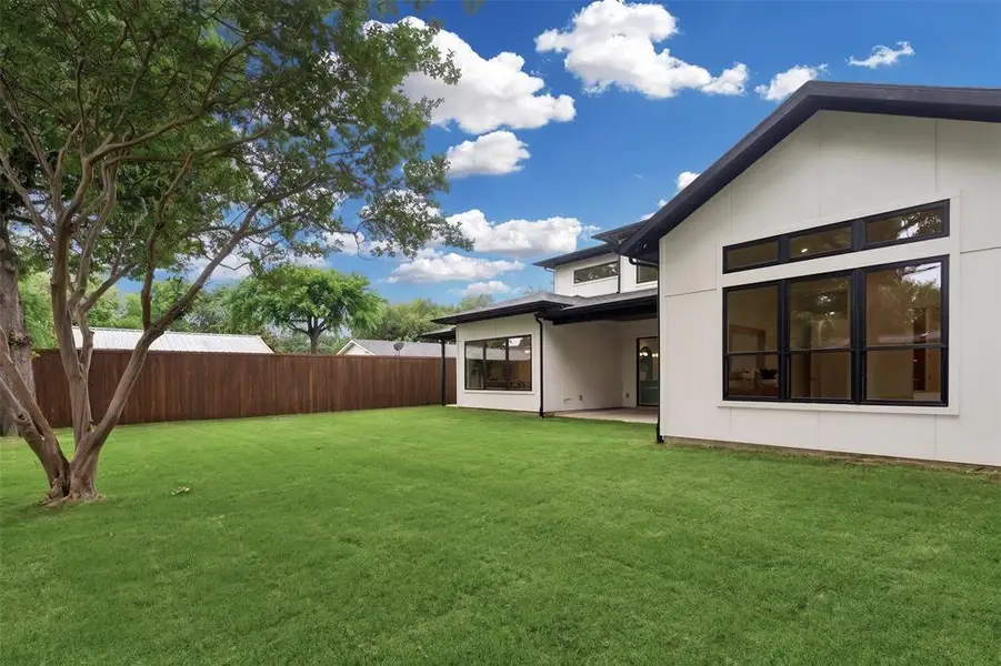 Exterior details and patio area of a home in , Dallas (Image 28).