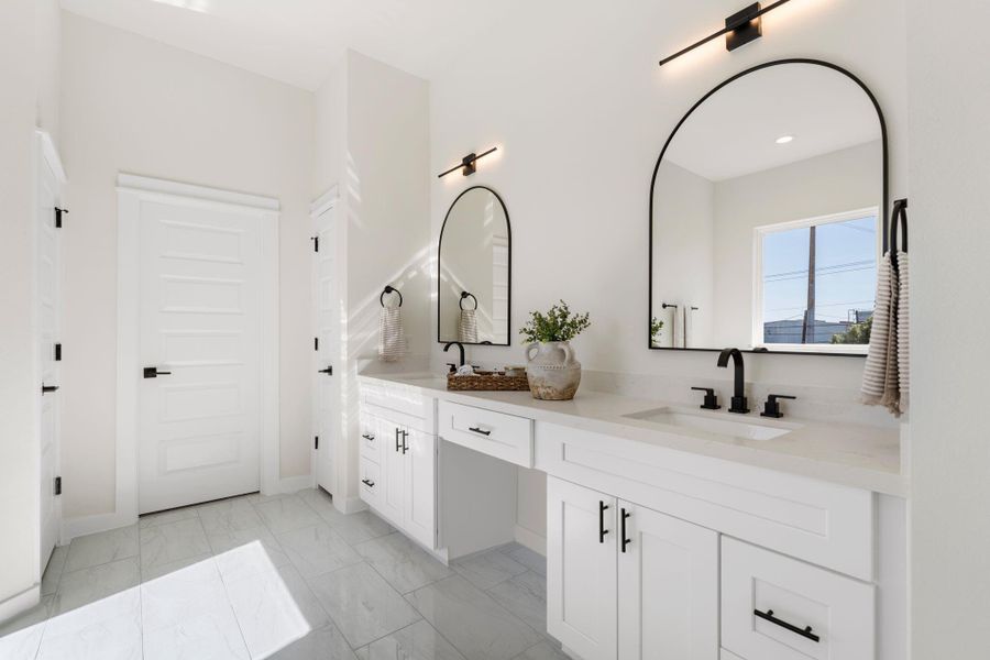 Showcasing a well-appointed vanity, a private water closet, and direct access to a generous walk-in closet.