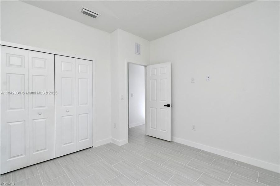 Spacious, unfurnished interior of a new home in , Lehigh Acres (Image 23).