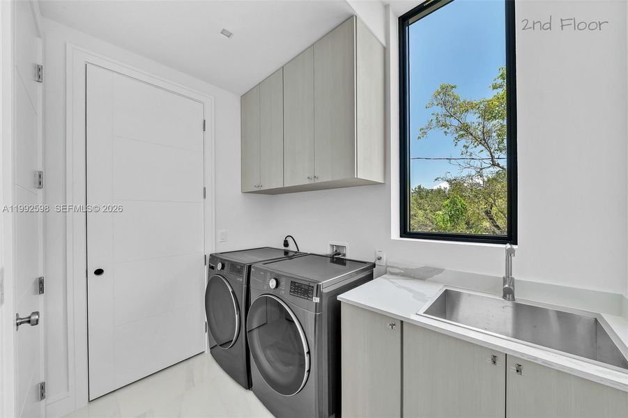 Furnished interior view inside a new home in , Key Largo (Image 9).