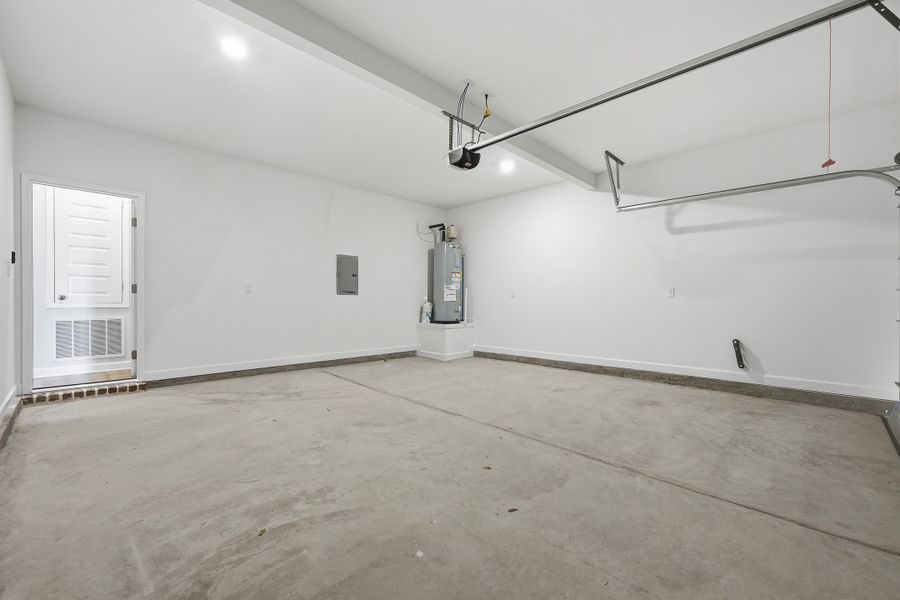 Spacious, unfurnished interior of a new home in Southern Charm, Crestview (Image 43).