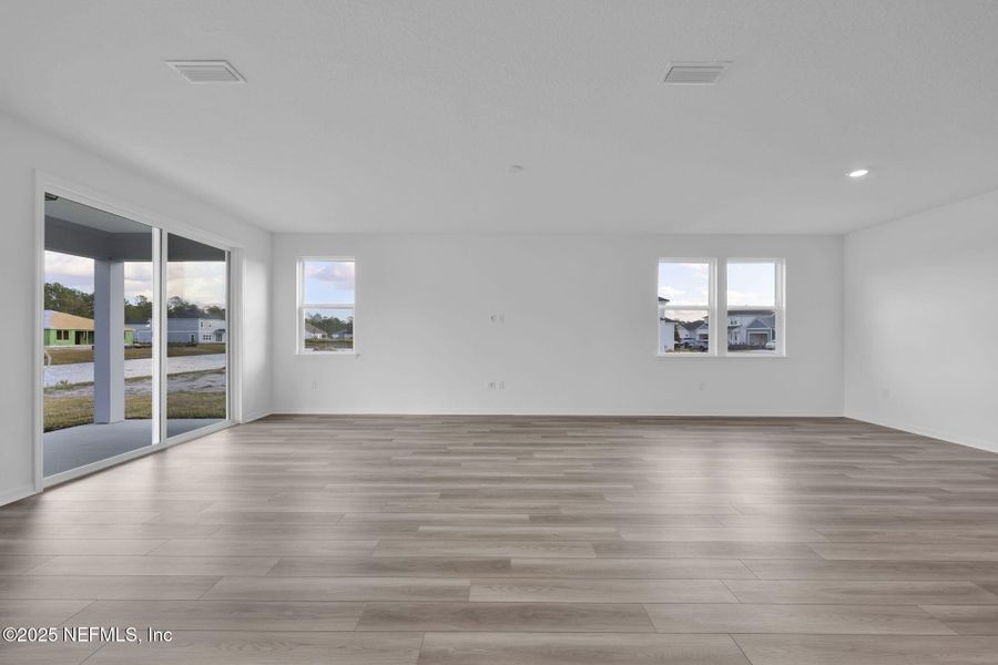 Spacious, unfurnished interior of a new home in Hyland Trail, Green Cove Springs (Image 21).