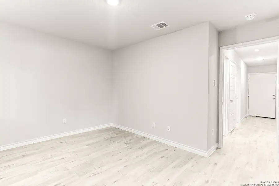 Spacious, unfurnished interior of a new home in , San Antonio (Image 10).