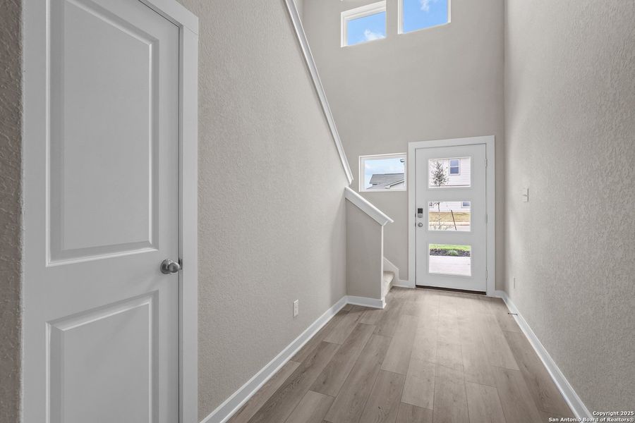 Spacious, unfurnished interior of a new home in Garden Grove, Schertz (Image 24).