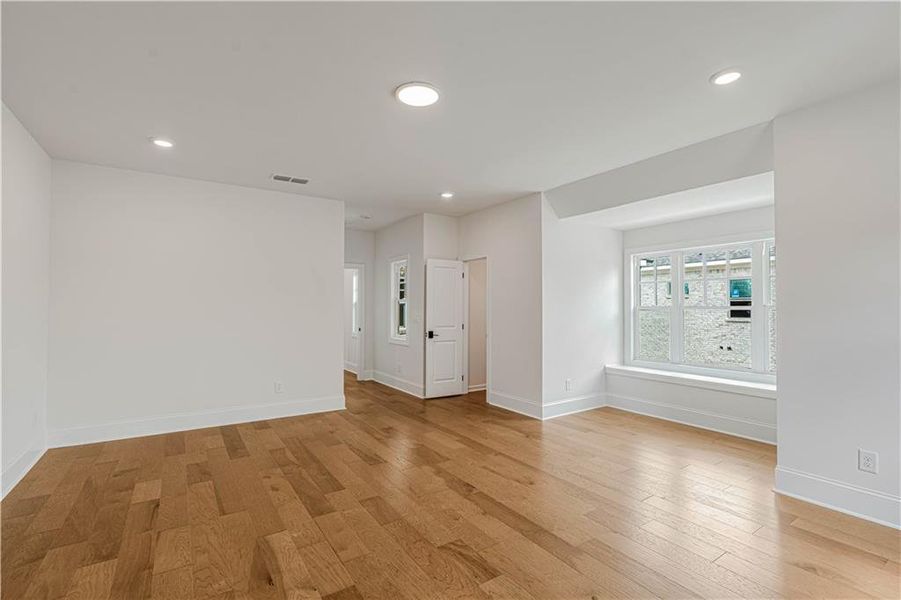 Spacious, unfurnished interior of a new home in Bellwyn, Johns Creek (Image 50).