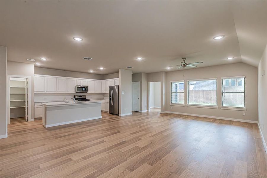 Spacious, unfurnished interior of a new home in Elevon, Lavon (Image 12).