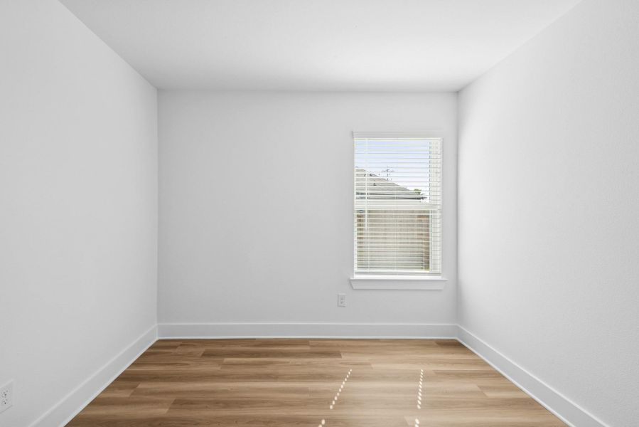 Spacious, unfurnished interior of a new home in Lago Mar, Santa Fe (Image 32).