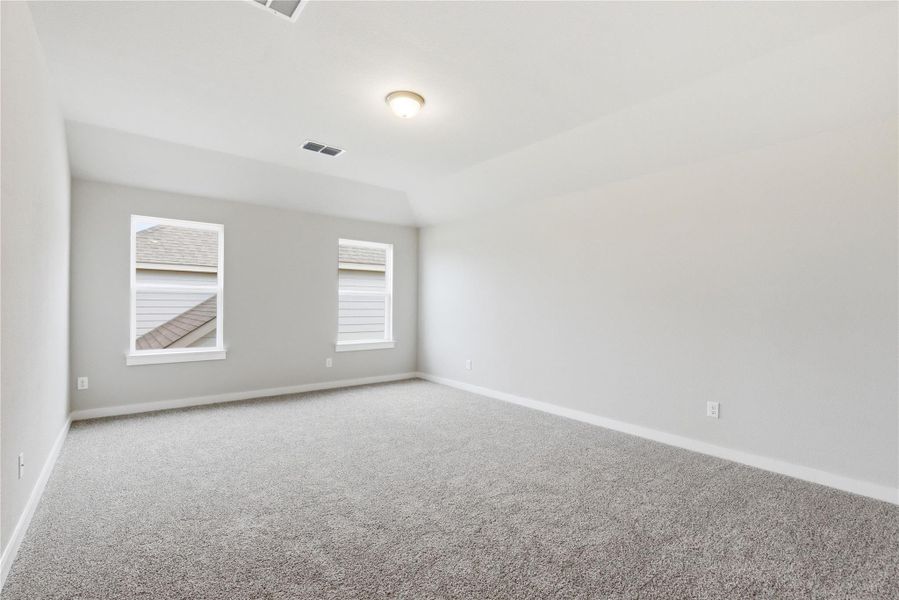 Spacious, unfurnished interior of a new home in Spring Creek, Taylor (Image 25).