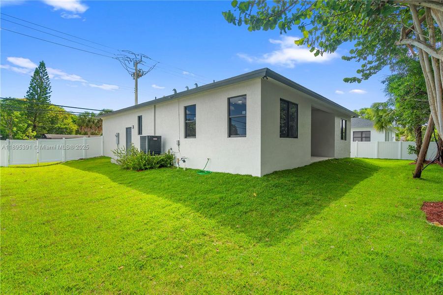 Exterior details and patio area of a home in , Oakland Park (Image 17). Exterior details and patio area of a home in , Oakland Park (Image 17).