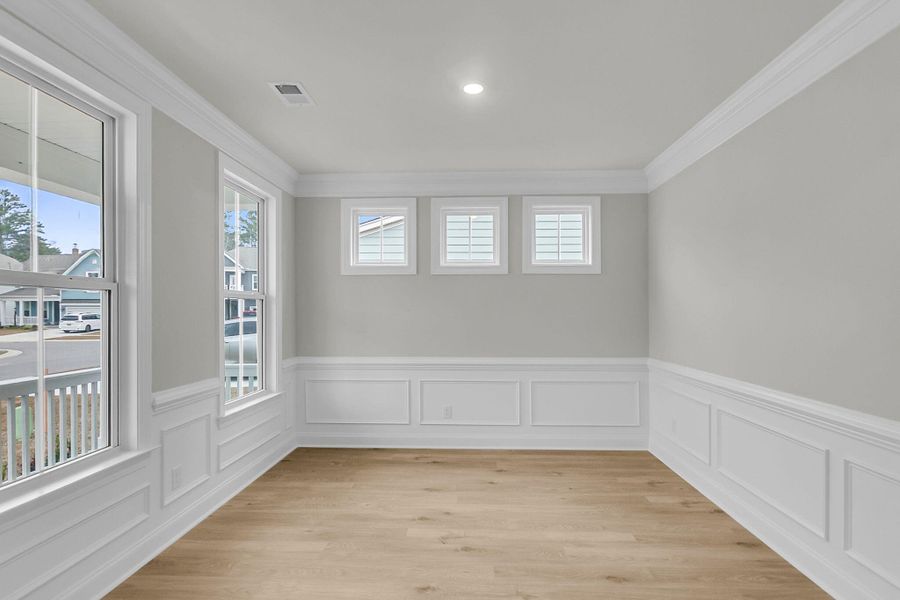 Spacious, unfurnished interior of a new home in Tidewater at Lakes of Cane Bay, Summerville (Image 15).