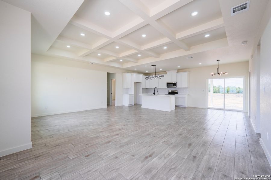 Spacious, unfurnished interior of a new home in , Natalia (Image 17).