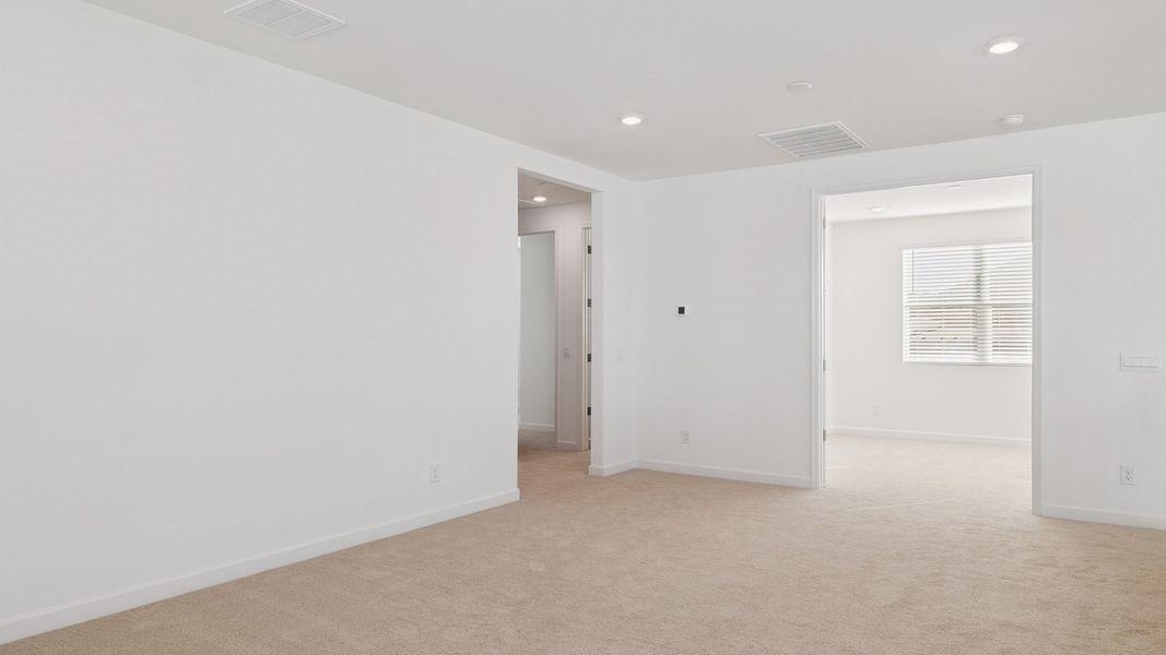 Spacious, unfurnished interior of a new home in Aloravita, Peoria (Image 23).