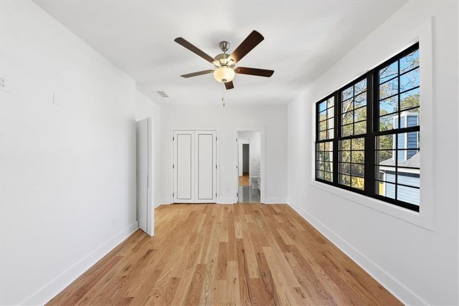 Spacious, unfurnished interior of a new home in , Brookhaven (Image 24).