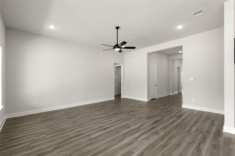 Spacious, unfurnished interior of a new home in Inspiration Collection 60 at Painted Tree, McKinney (Image 12). Spacious, unfurnished interior of a new home in Inspiration Collection 60 at Painted Tree, McKinney (Image 12).