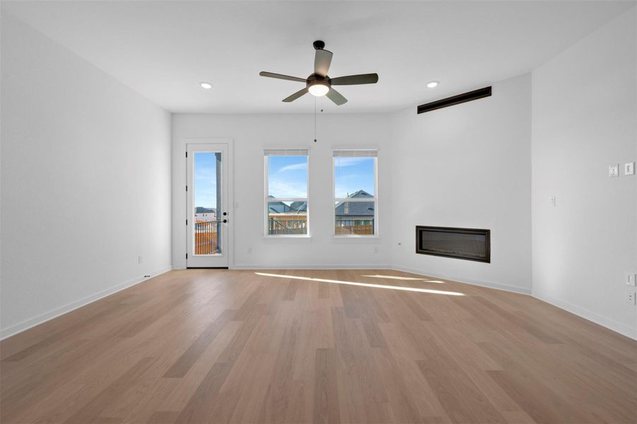 Spacious, unfurnished interior of a new home in Heritage, Dripping Springs (Image 37).