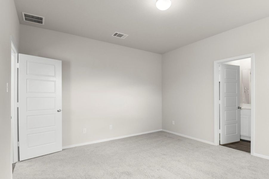 Spacious, unfurnished interior of a new home in Casetta Ranch, Kyle (Image 14).