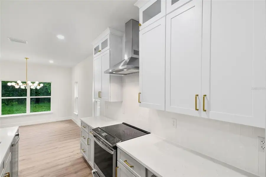 Furnished interior view inside a new home in , Orlando (Image 10).