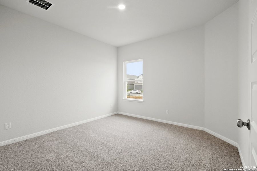 Spacious, unfurnished interior of a new home in Melissa Ranch, San Antonio (Image 16).