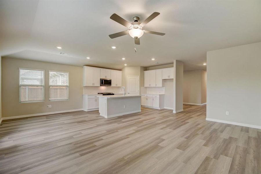 Spacious, unfurnished interior of a new home in Stratton Place, Greenville (Image 12).