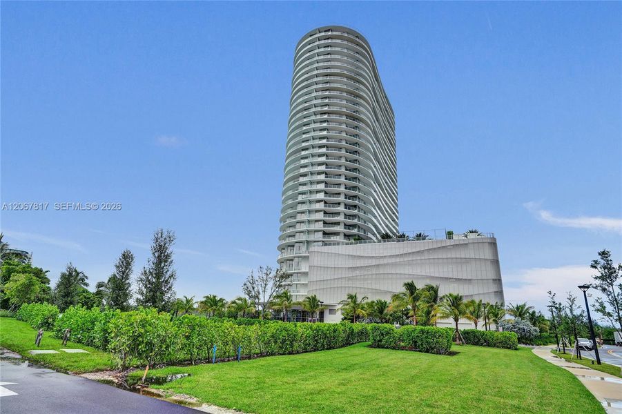Condo located in North Miami, FL showcasing its design and architecture (Image 3).