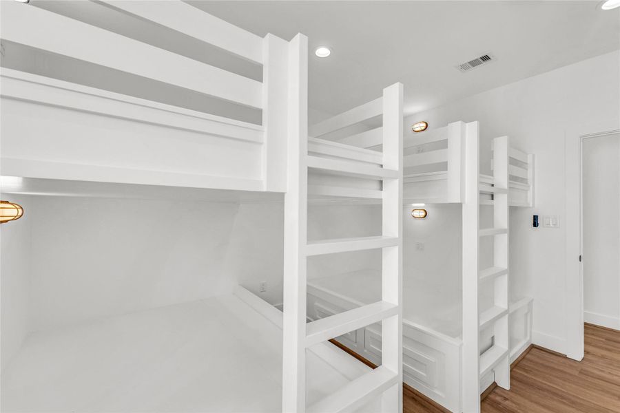 Spacious, unfurnished interior of a new home in , Crystal Beach (Image 16).