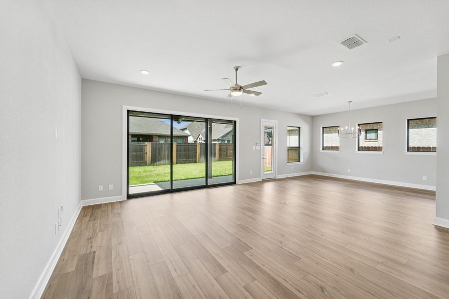 Spacious, unfurnished interior of a new home in The Meadows at Imperial Oaks, Conroe (Image 27).