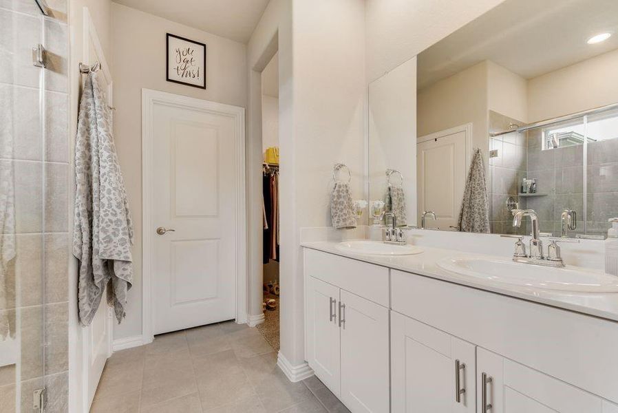 Furnished interior view inside a new home in , Lavon (Image 11).