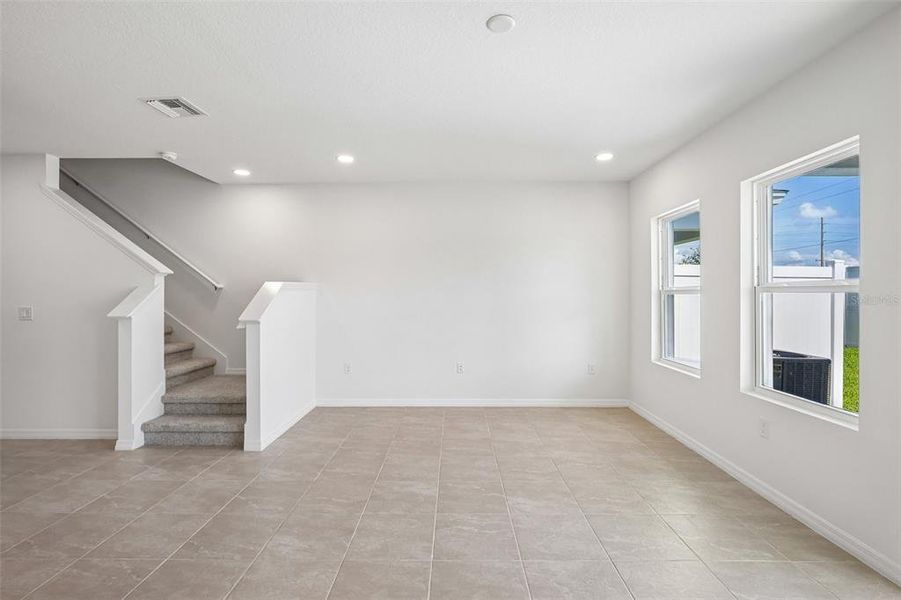 Spacious, unfurnished interior of a new home in Twin Oaks, Zephyrhills (Image 25).