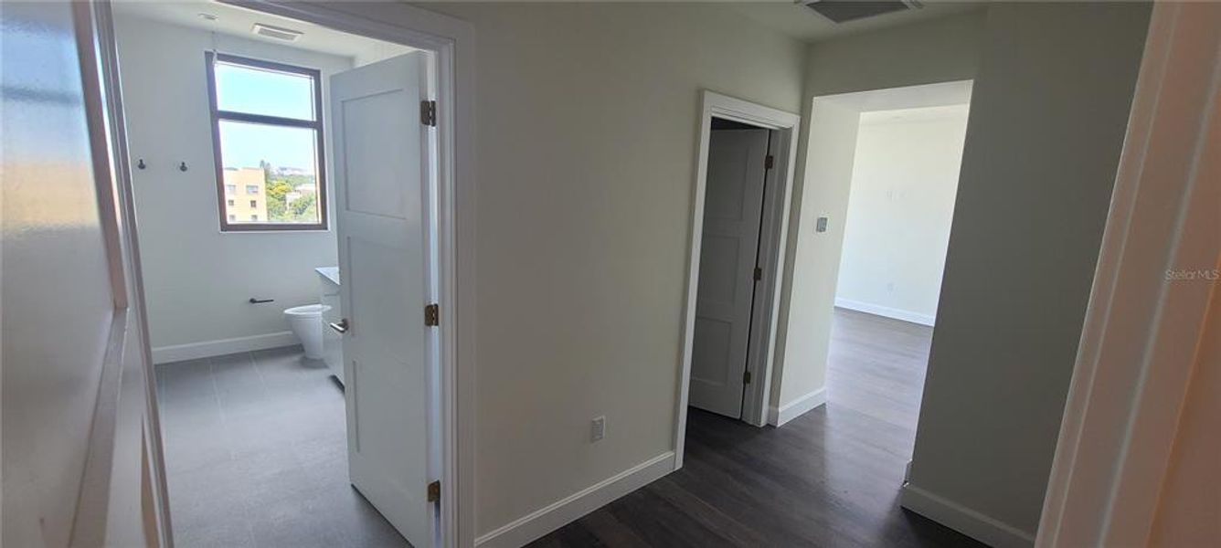 Spacious, unfurnished interior of a new home in , St. Petersburg (Image 20). Spacious, unfurnished interior of a new home in , St. Petersburg (Image 20).