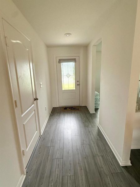 Spacious, unfurnished interior of a new home in , Port St. Lucie (Image 9).