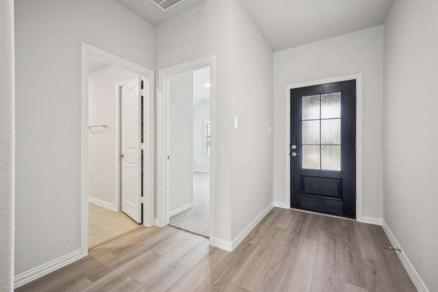 Spacious, unfurnished interior of a new home in Westmoor, Sherman (Image 19).