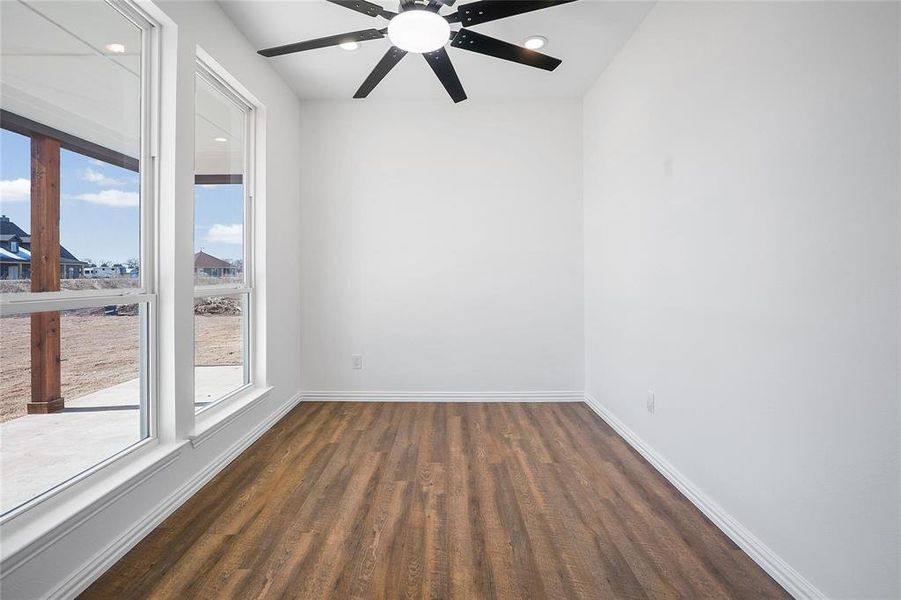 Spacious, unfurnished interior of a new home in , Celeste (Image 24).