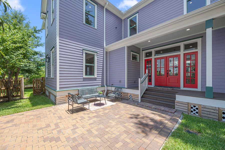 The outdoor space is entertaining ready! The outdoor space is entertaining ready!