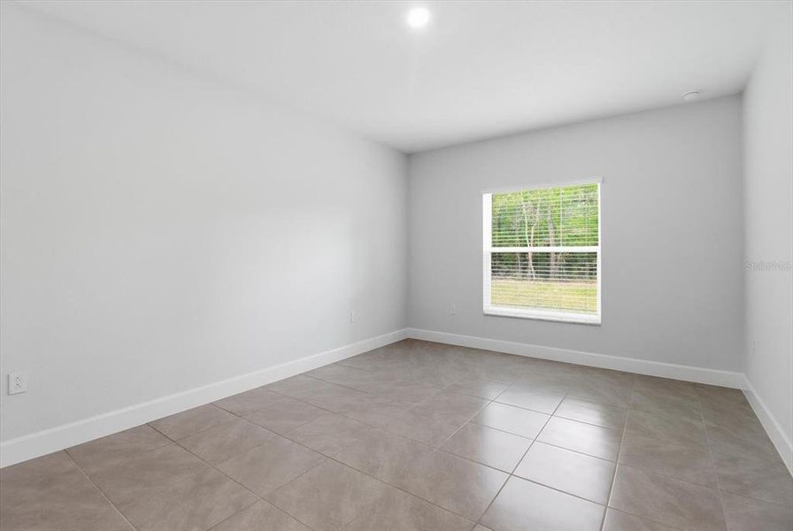 Spacious, unfurnished interior of a new home in , Dunnellon (Image 25).