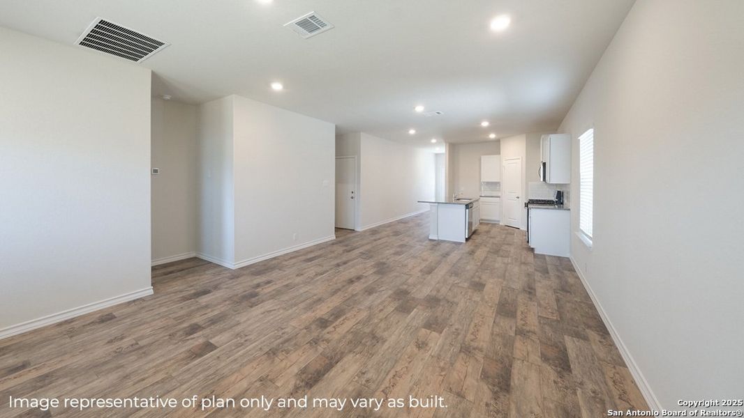 Spacious, unfurnished interior of a new home in Brookstone Creek, San Antonio (Image 26).