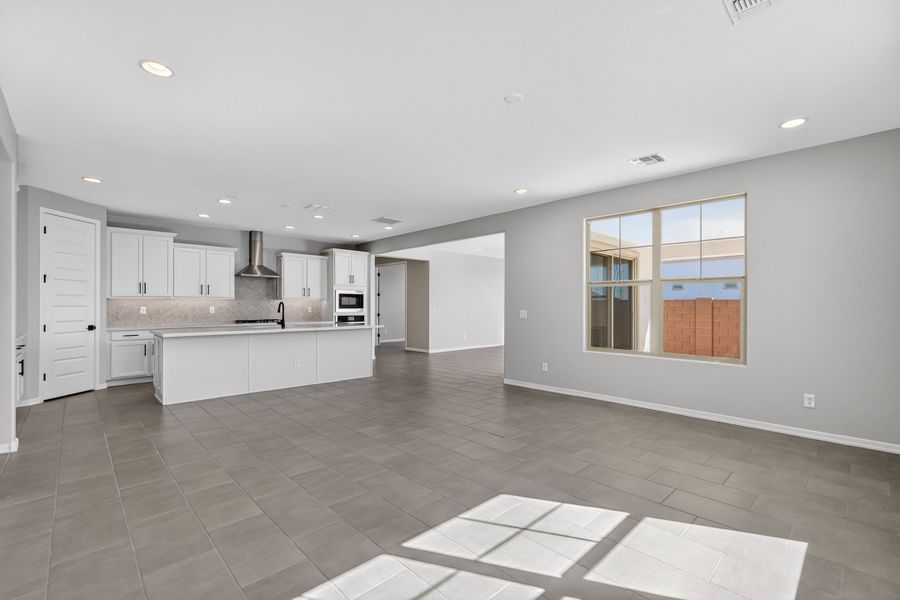 Spacious, unfurnished interior of a new home in Artisan at Asante, Surprise (Image 15). Spacious, unfurnished interior of a new home in Artisan at Asante, Surprise (Image 15).